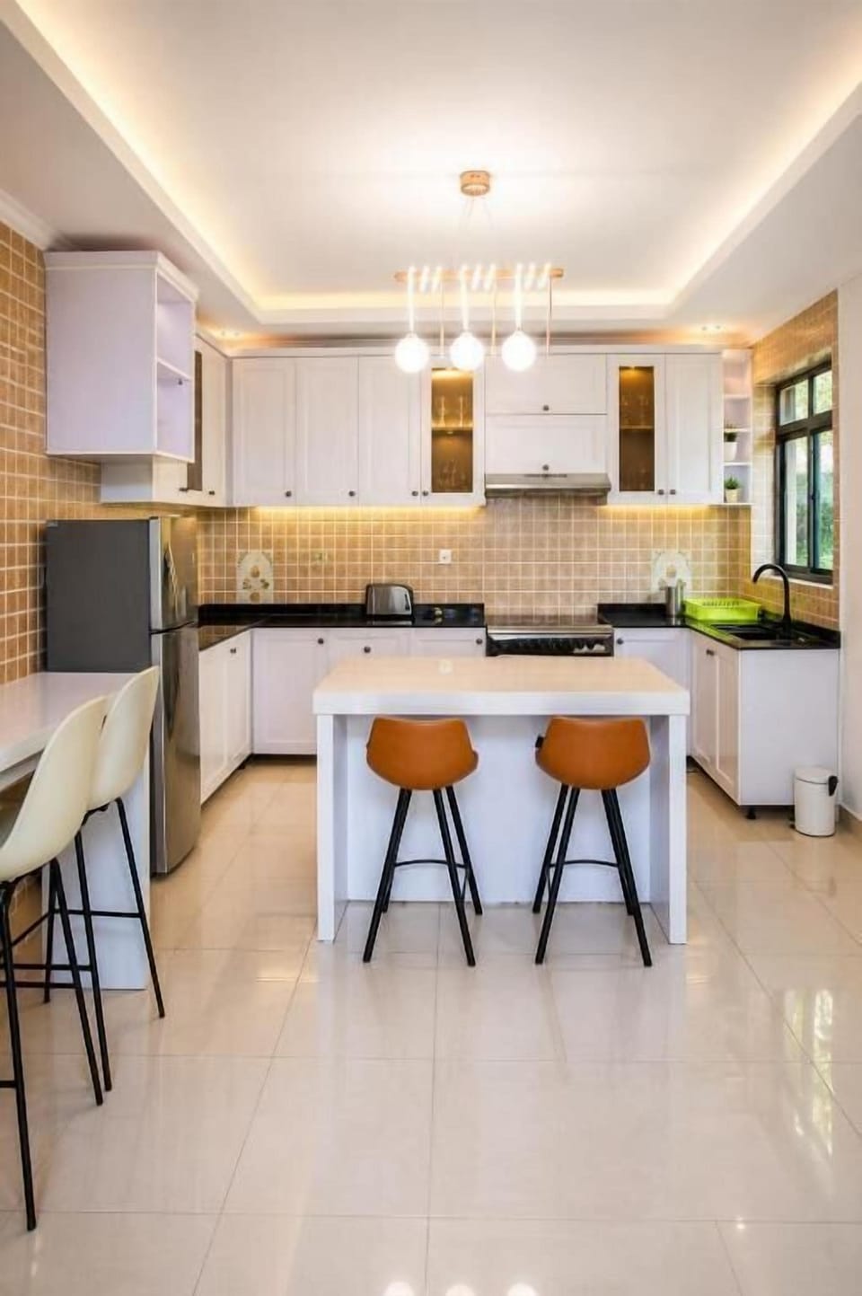 Mini-fridge, microwave, oven, stovetop