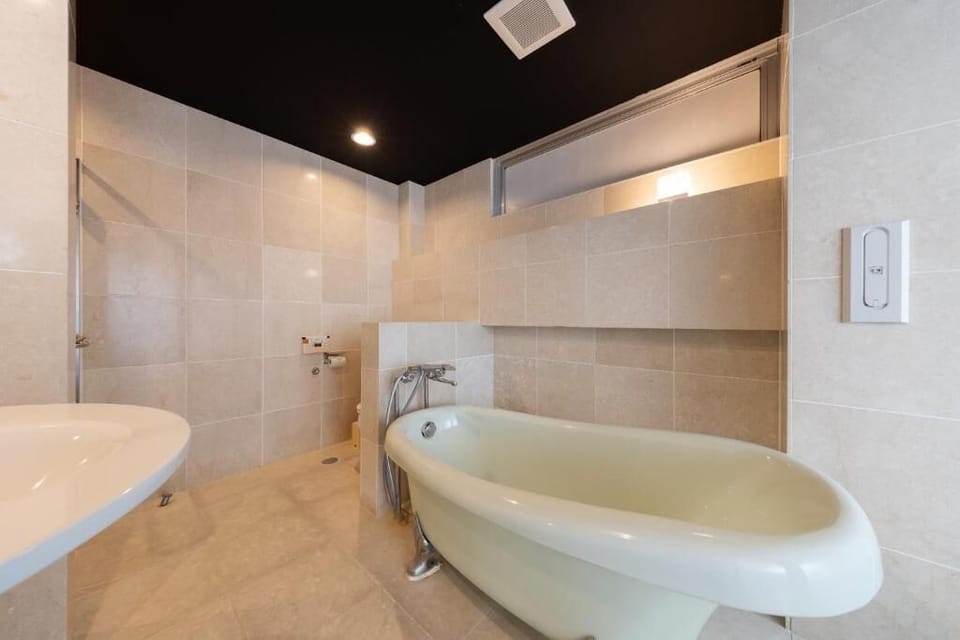 Deluxe Twin Room, 2 Queen Beds, Non Smoking | Bathroom | Separate tub and shower, hair dryer, slippers, towels
