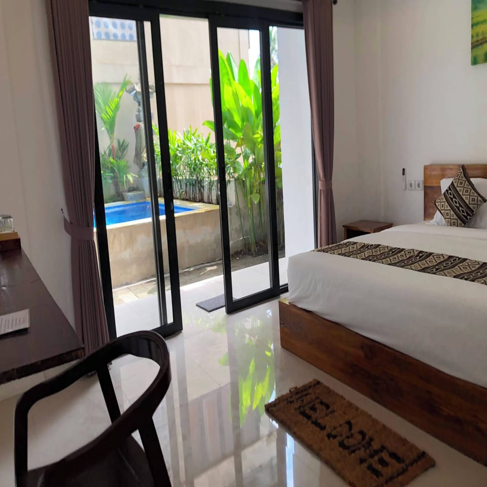 Superior Double Room | Desk, bed sheets
