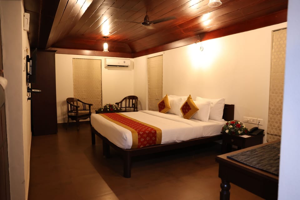Deluxe Double Room, 1 King Bed | Free WiFi