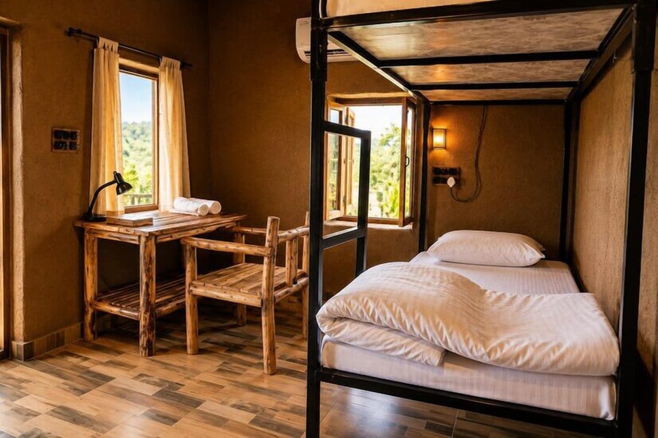 Executive Shared Dormitory | Premium bedding, desk, WiFi (free), bed sheets