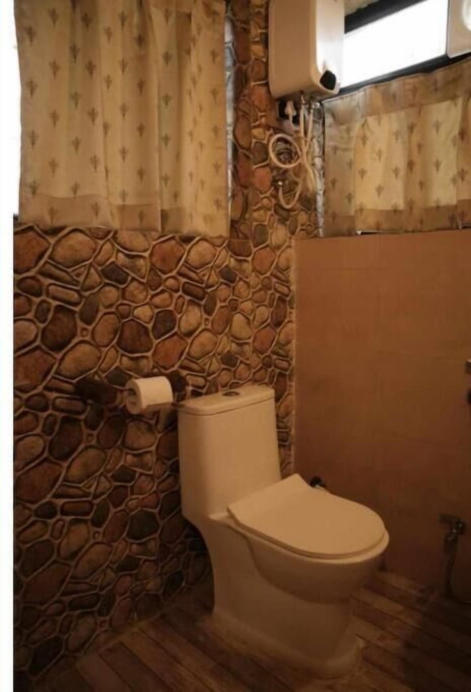 Superior Room | Bathroom | Shower, towels, soap, shampoo