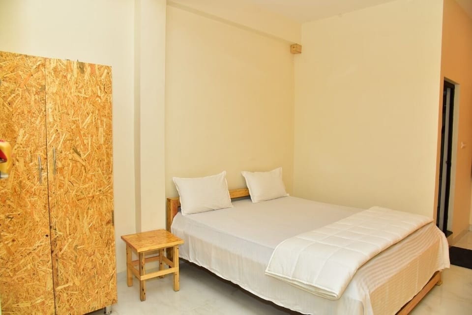 Standard Double Room | Desk, WiFi (free)