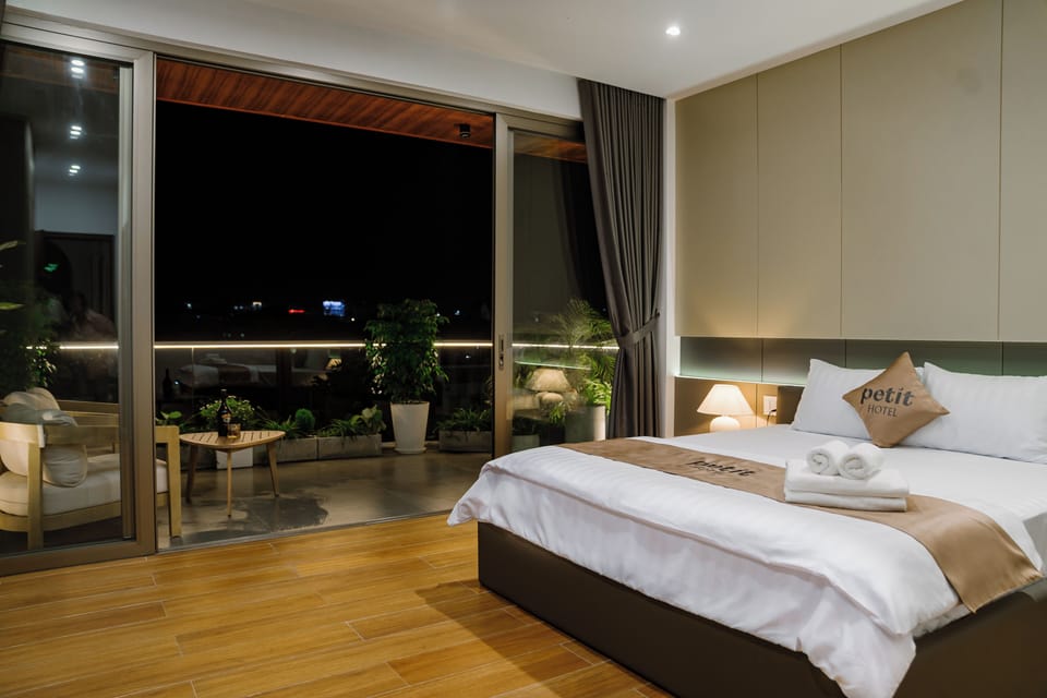 Luxury Double Room, Balcony, City View | Laptop workspace, free WiFi