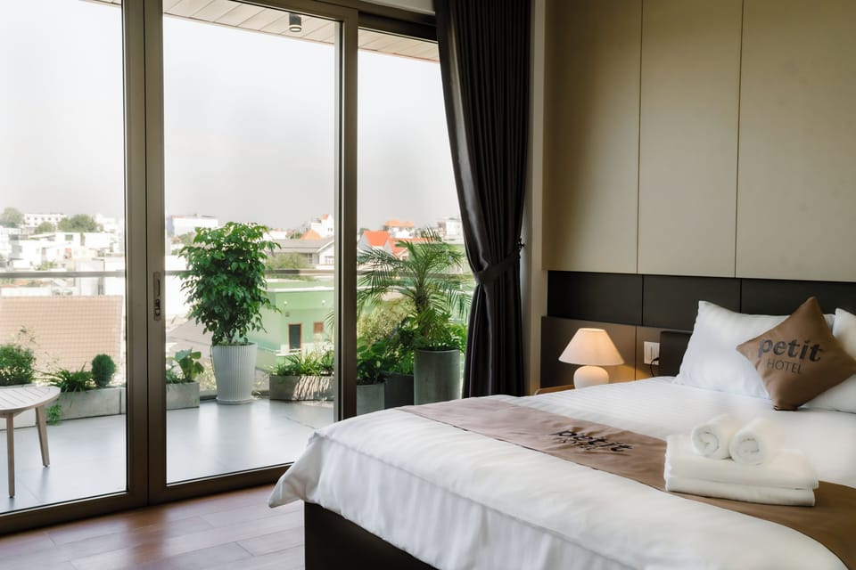 Luxury Double Room, Balcony, City View | Laptop workspace, WiFi (free)