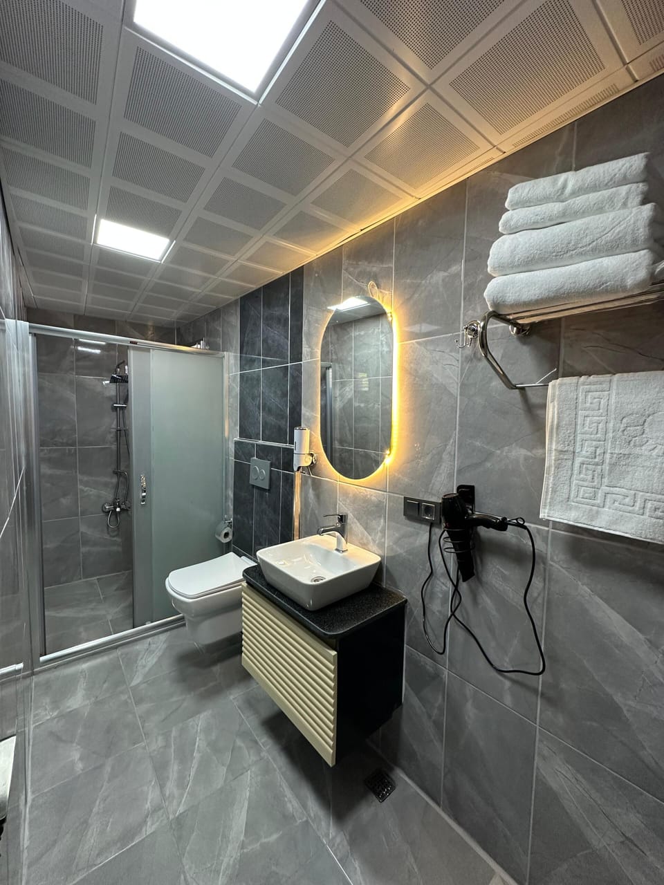 Standard Room, City View | Bathroom