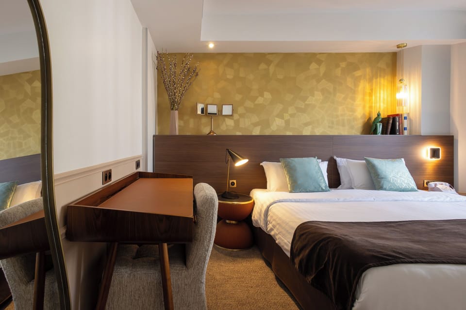 Classic Double Room | In-room safe, desk, laptop workspace, iron/ironing board