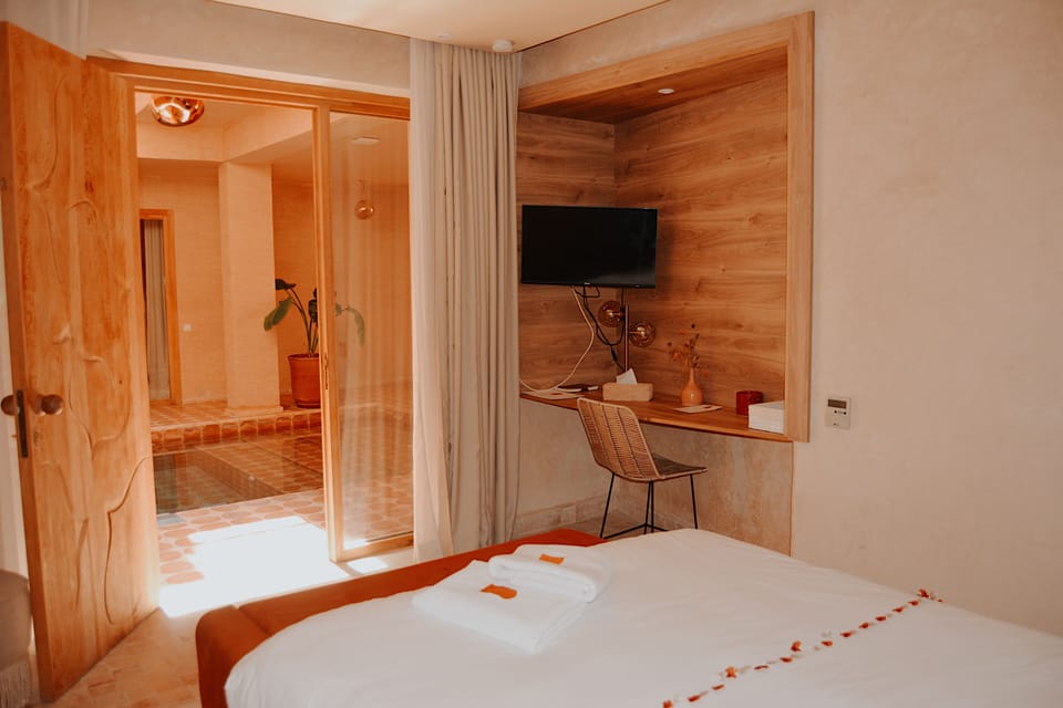 Double Room, Pool View | In-room safe, laptop workspace, blackout drapes, soundproofing