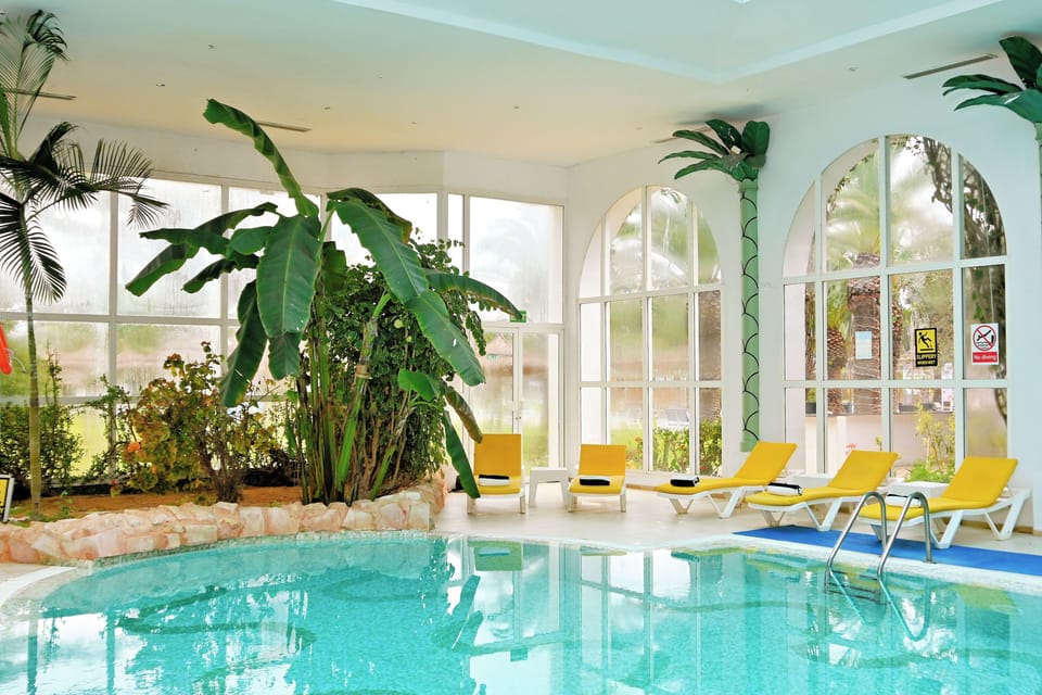 Indoor pool, 2 outdoor pools