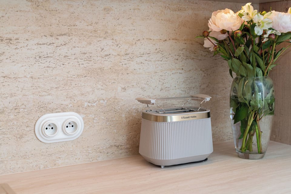 Apartment | Private kitchenette | Coffee/tea maker, electric kettle
