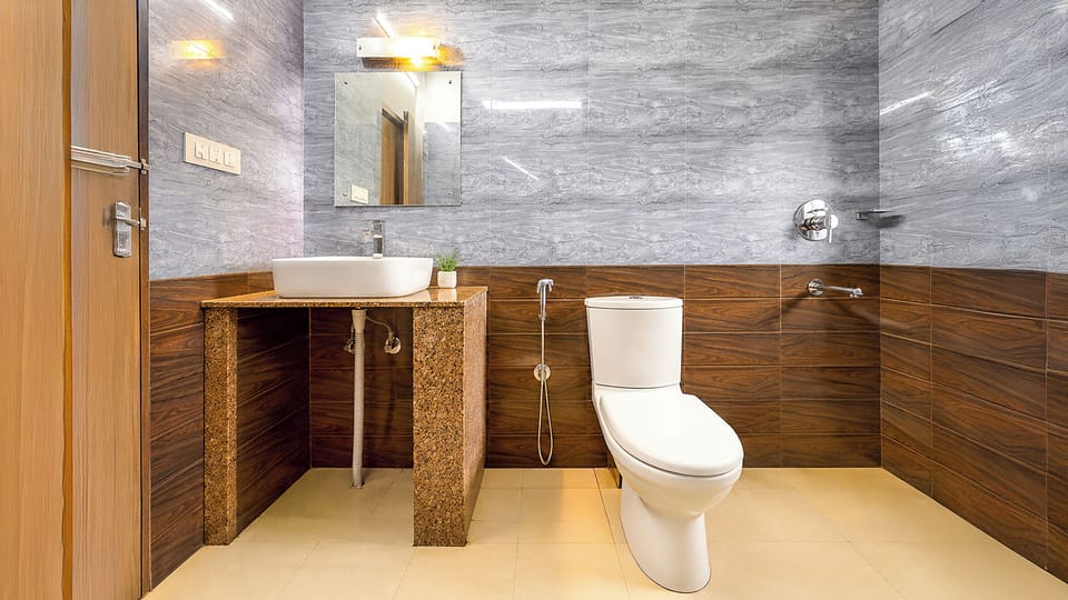 Family Quadruple Room | Bathroom | Shower, free toiletries, towels, soap