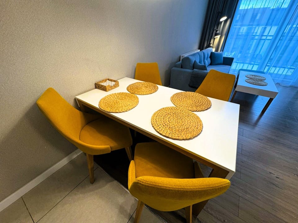 Apartment | Dining