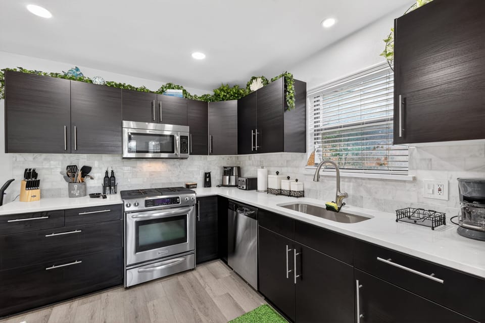 House, 3 Bedrooms | Private kitchen | Coffee/tea maker, fridge, oven, toaster