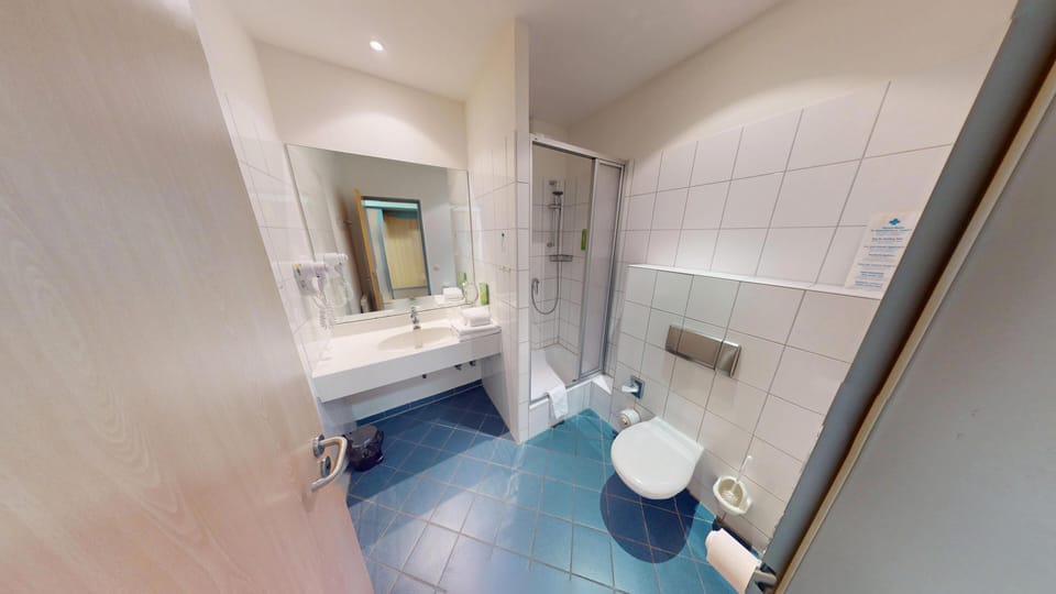 Basic Single Room | Bathroom | Shower, hair dryer, towels, soap