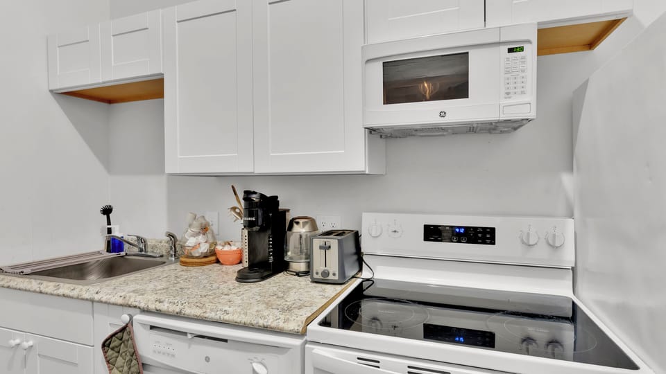 Apartment, 3 Bedrooms | Private kitchen