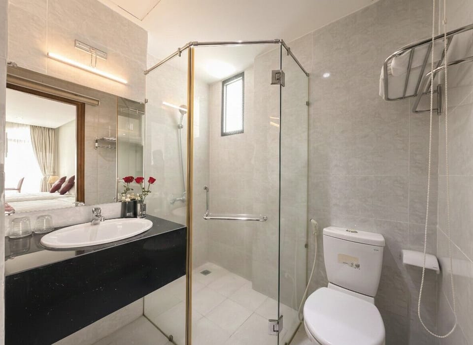 Superior Triple Room, City View | Bathroom | Free toiletries, slippers, towels, soap