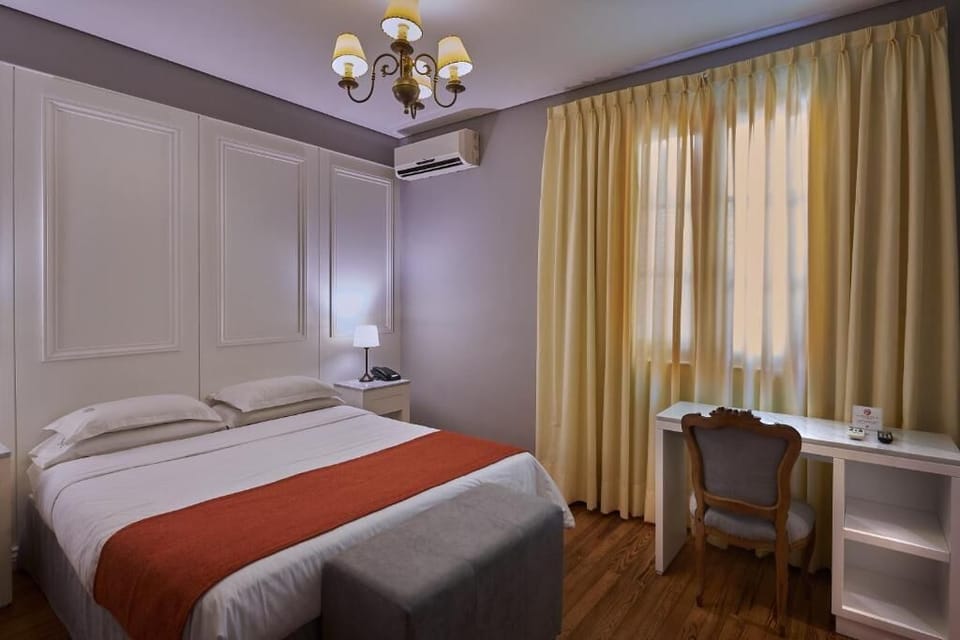 Classic Double Room | In-room safe, WiFi (free)