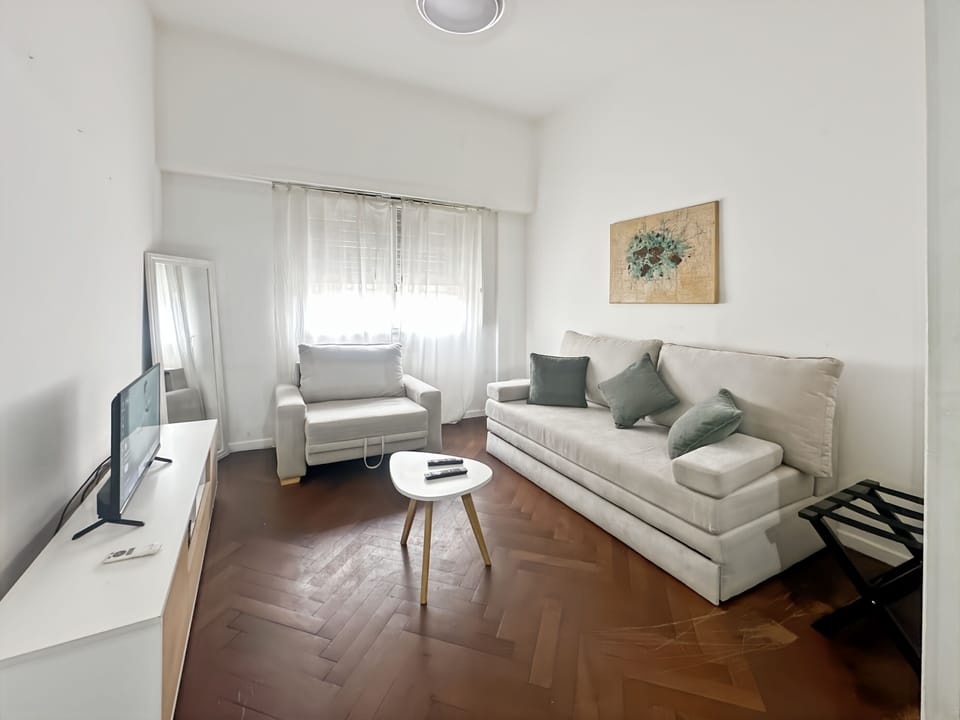 Apartment, 1 Bedroom, City View | Living room