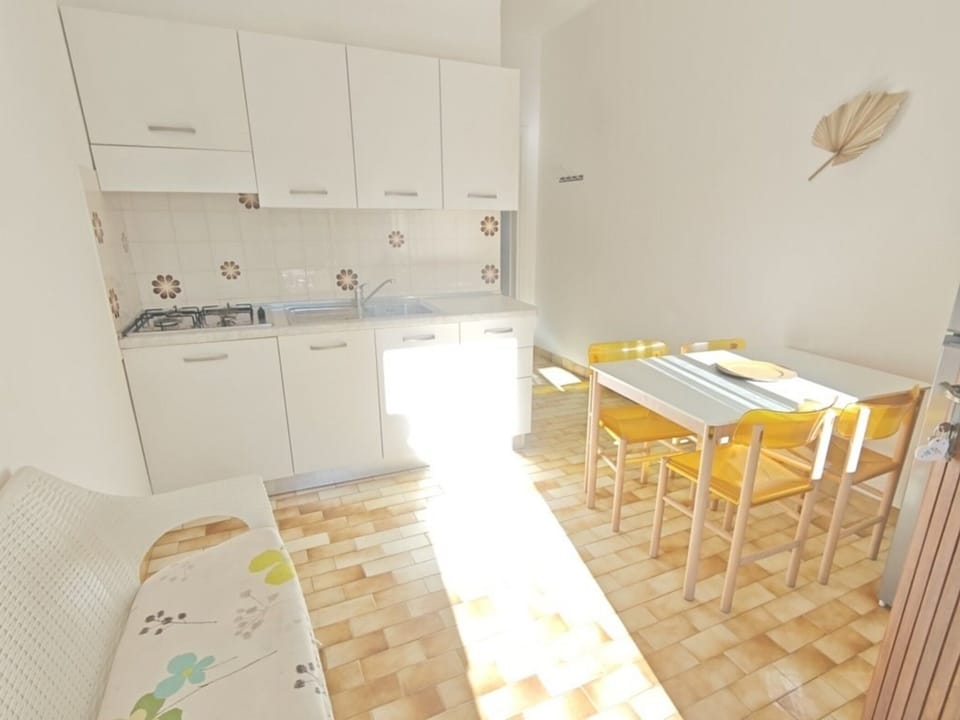 Apartment, 1 Bedroom, Balcony, City View | Interior