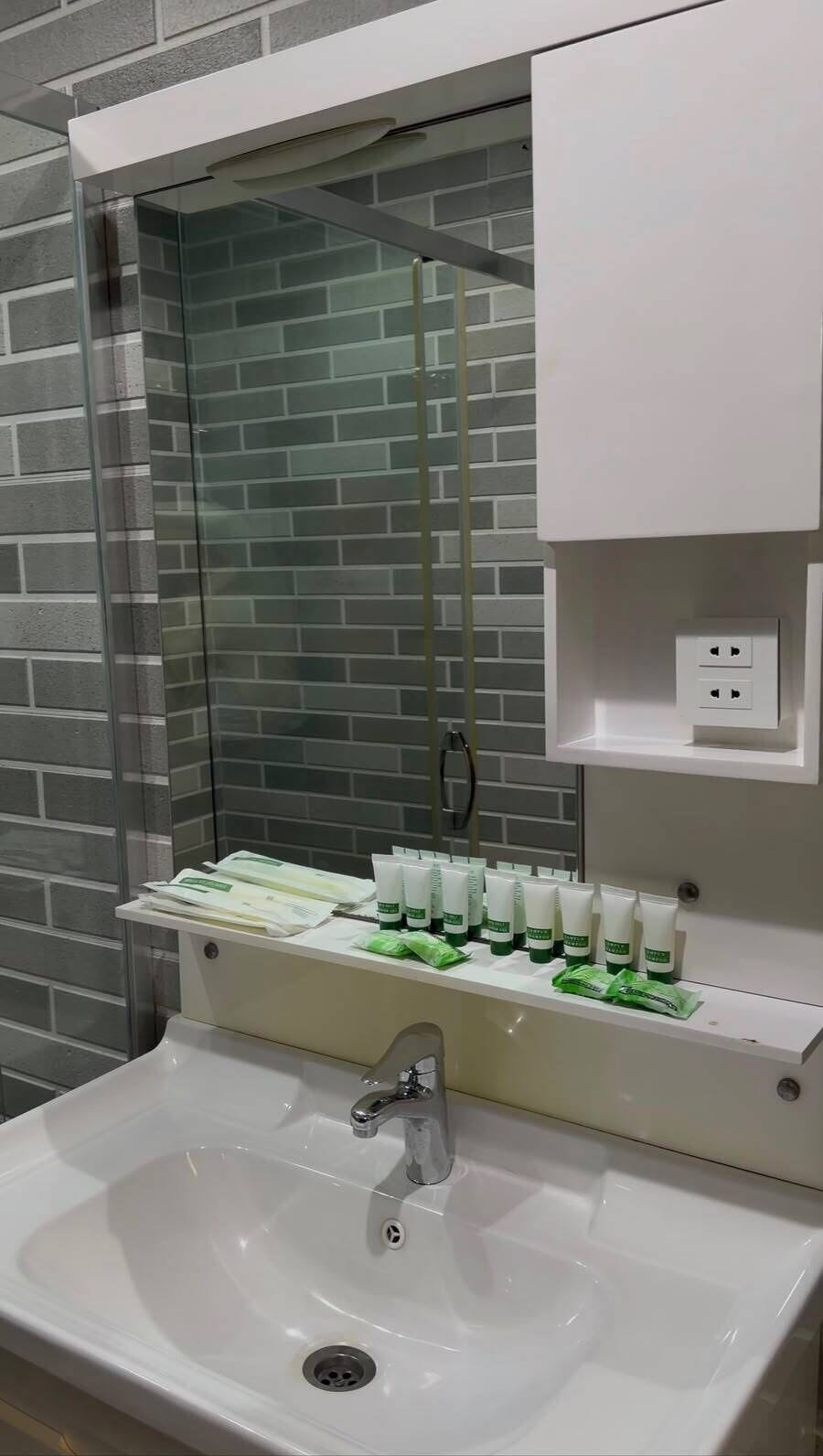 Free toiletries, hair dryer, bathrobes, heated floors (bathroom)