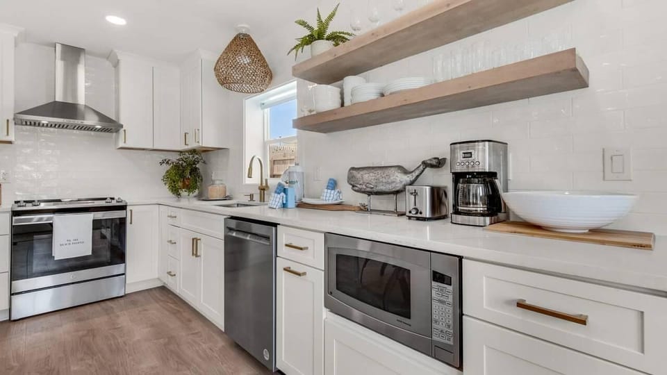 House, Multiple Beds (A Salty Cru) | Private kitchen