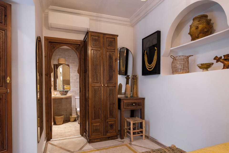 Deluxe Suite, Patio, Courtyard View | Interior