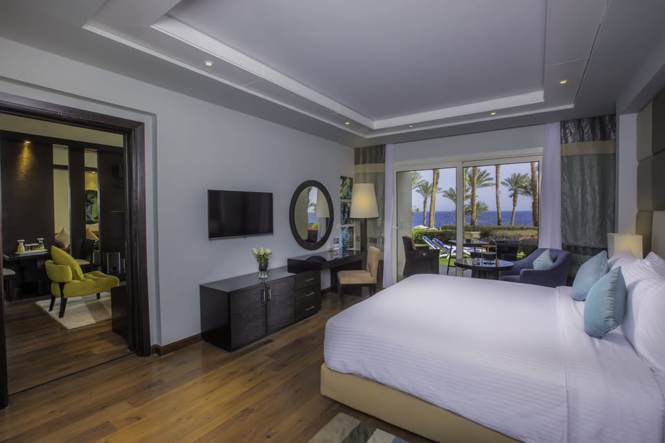 Suite, 1 Bedroom (Sea Front) | Down comforters, Tempur-Pedic beds, minibar, in-room safe