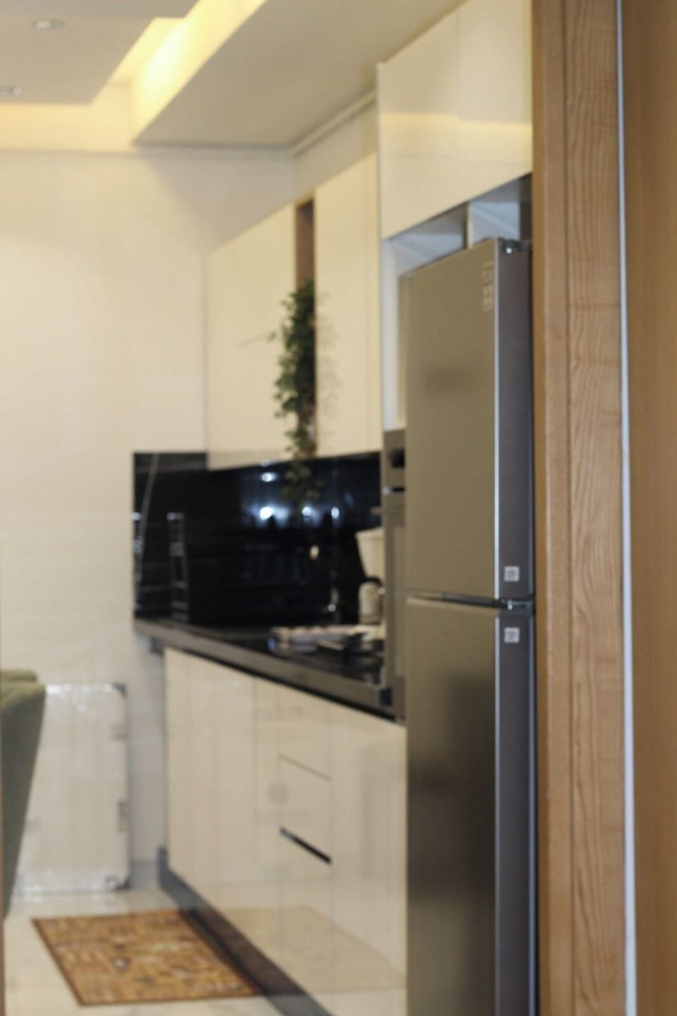 Fridge, microwave, oven, cookware/dishes/utensils