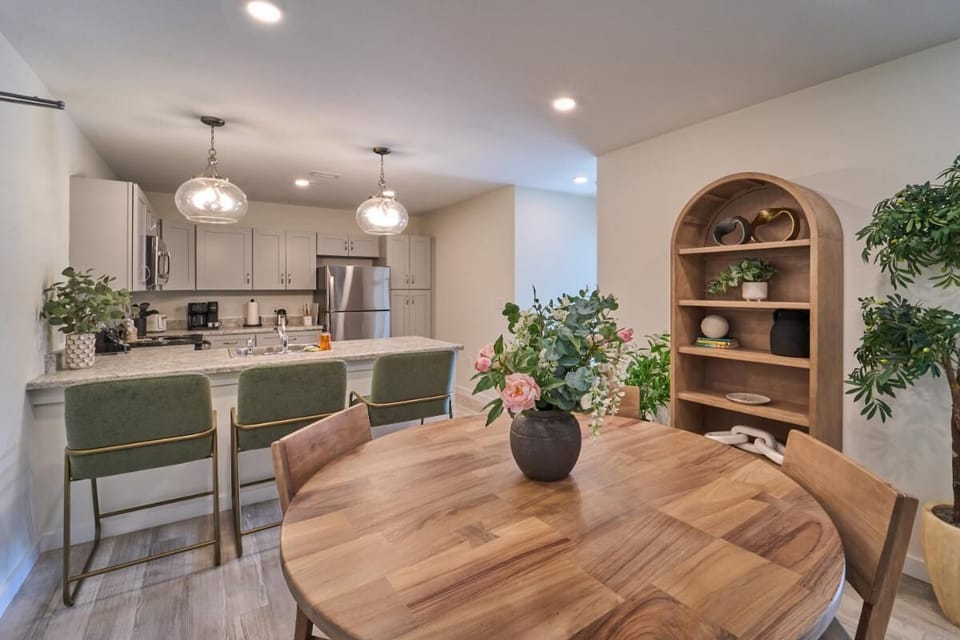 Condo, 2 Queen Beds (The Ruby 100) | Dining