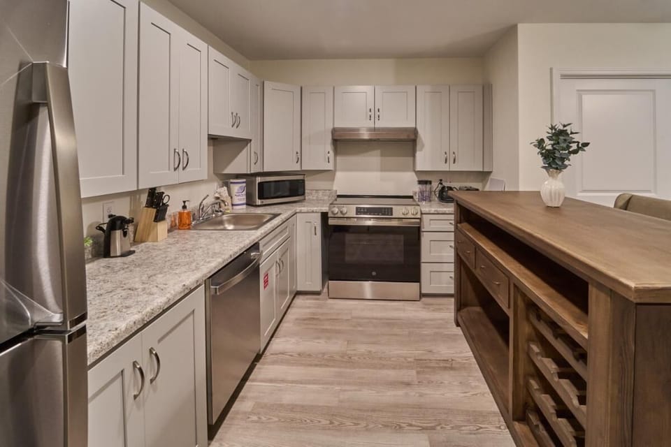 Condo, 1 Queen Bed with Sofa bed (The Ruby 109) | Private kitchen