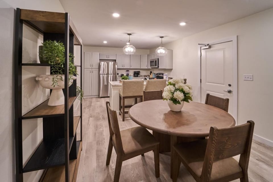 Condo, 1 Queen Bed with Sofa bed (The Ruby 201) | Dining