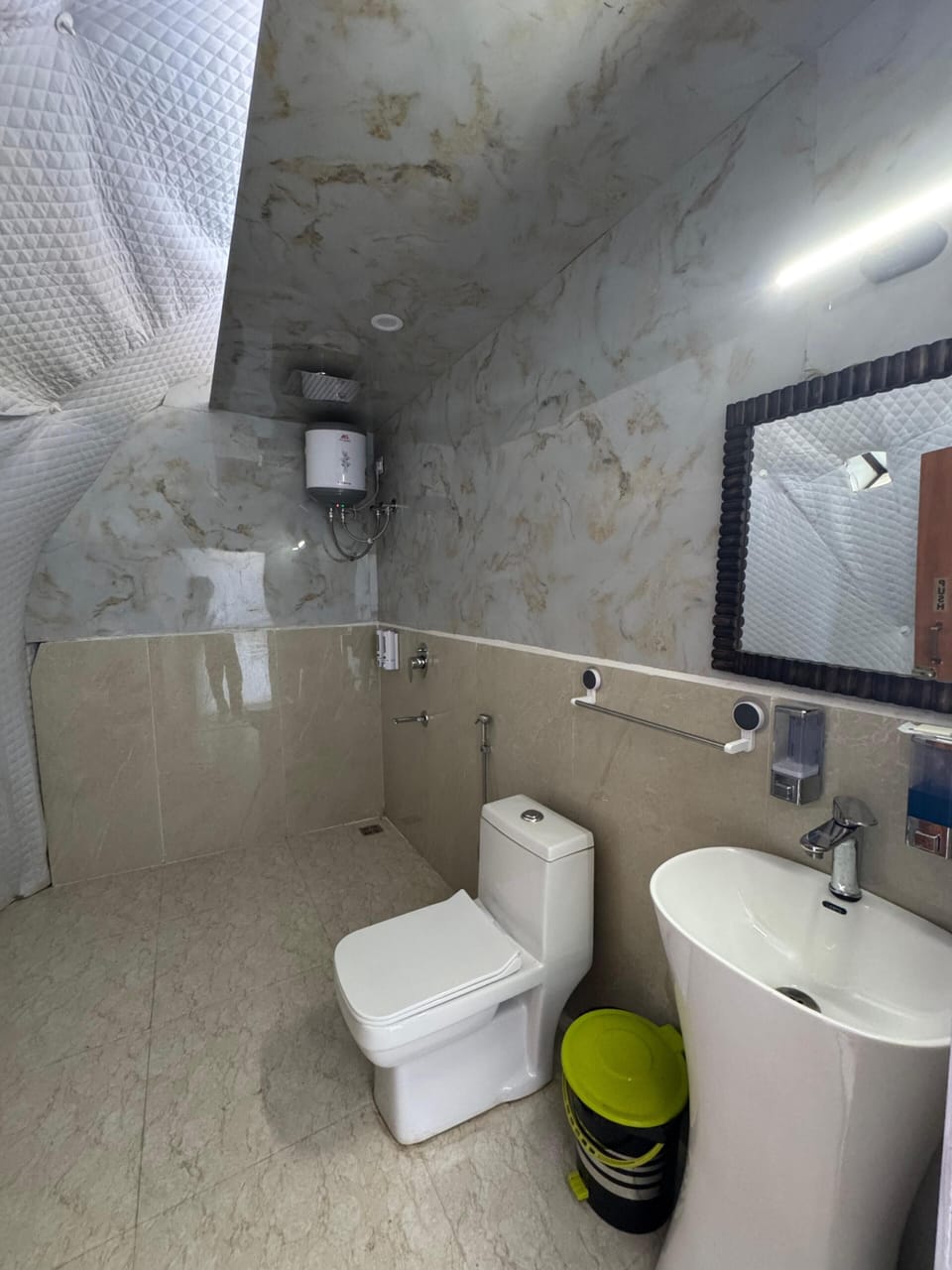 Deluxe Room, Mountain View | Bathroom | Shower, free toiletries, slippers, towels