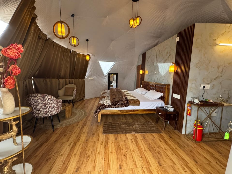 Deluxe Room, Mountain View | Premium bedding, down comforters, memory foam beds, desk