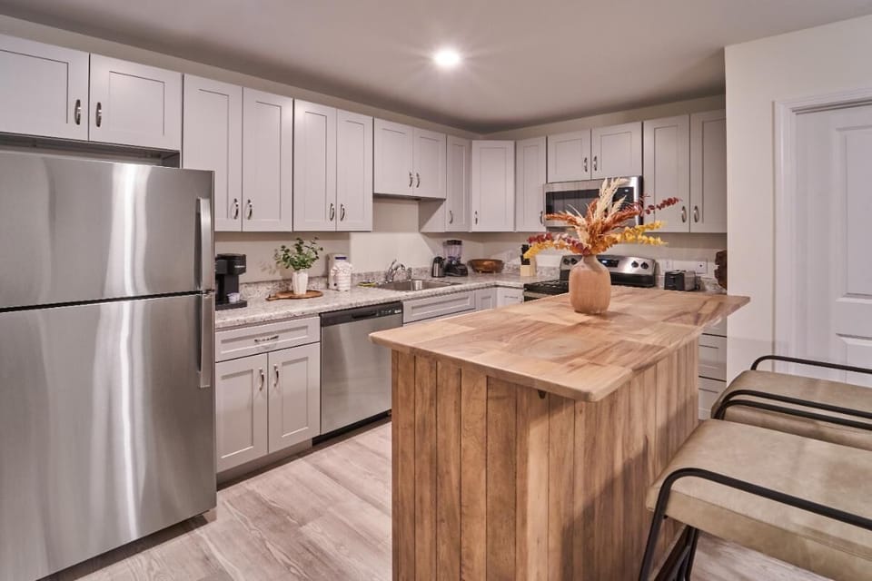 Condo, 1 Queen Bed with Sofa bed (The Ruby 209) | Private kitchen