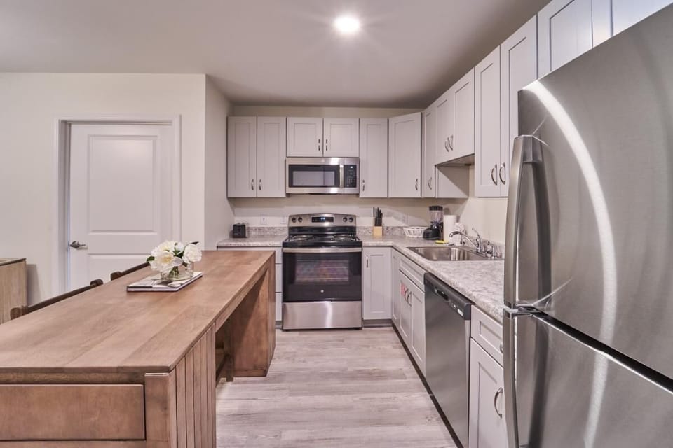 Condo, 1 Queen Bed with Sofa bed (The Ruby 212) | Private kitchen