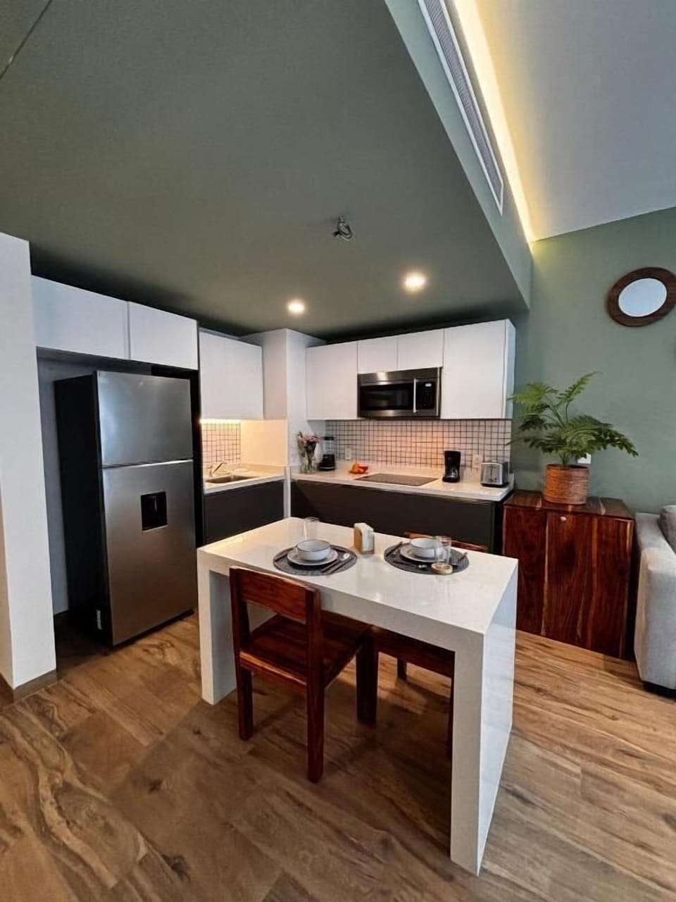Deluxe Studio, Balcony, Pool View | Private kitchen