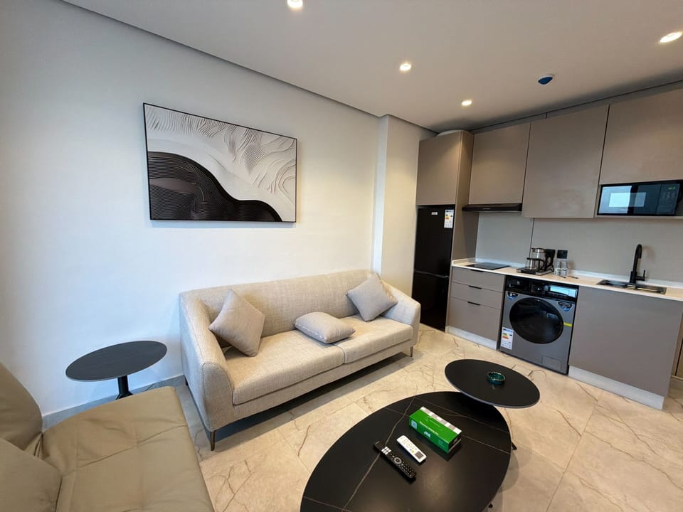 Apartment, 1 Bedroom, Accessible, Smoking | Living room