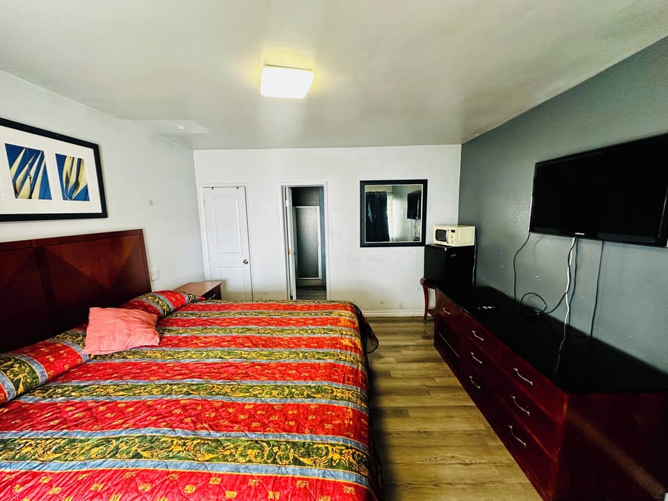 Deluxe Suite, Patio, Garden View | Laptop workspace, free WiFi
