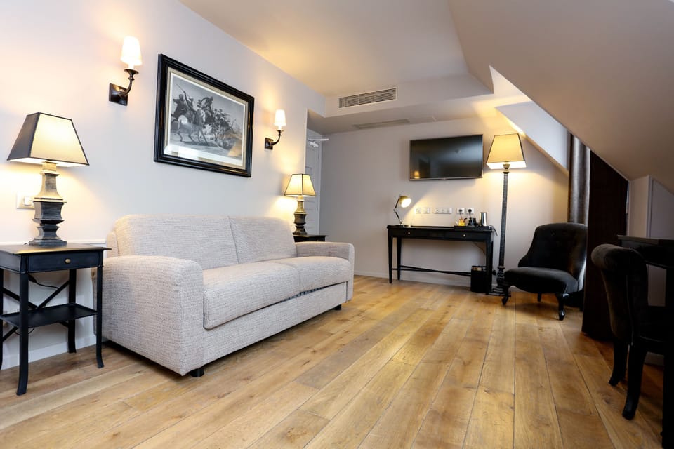 Deluxe Suite with Eiffel Tower view | Living area | Flat-screen TV, iPod dock