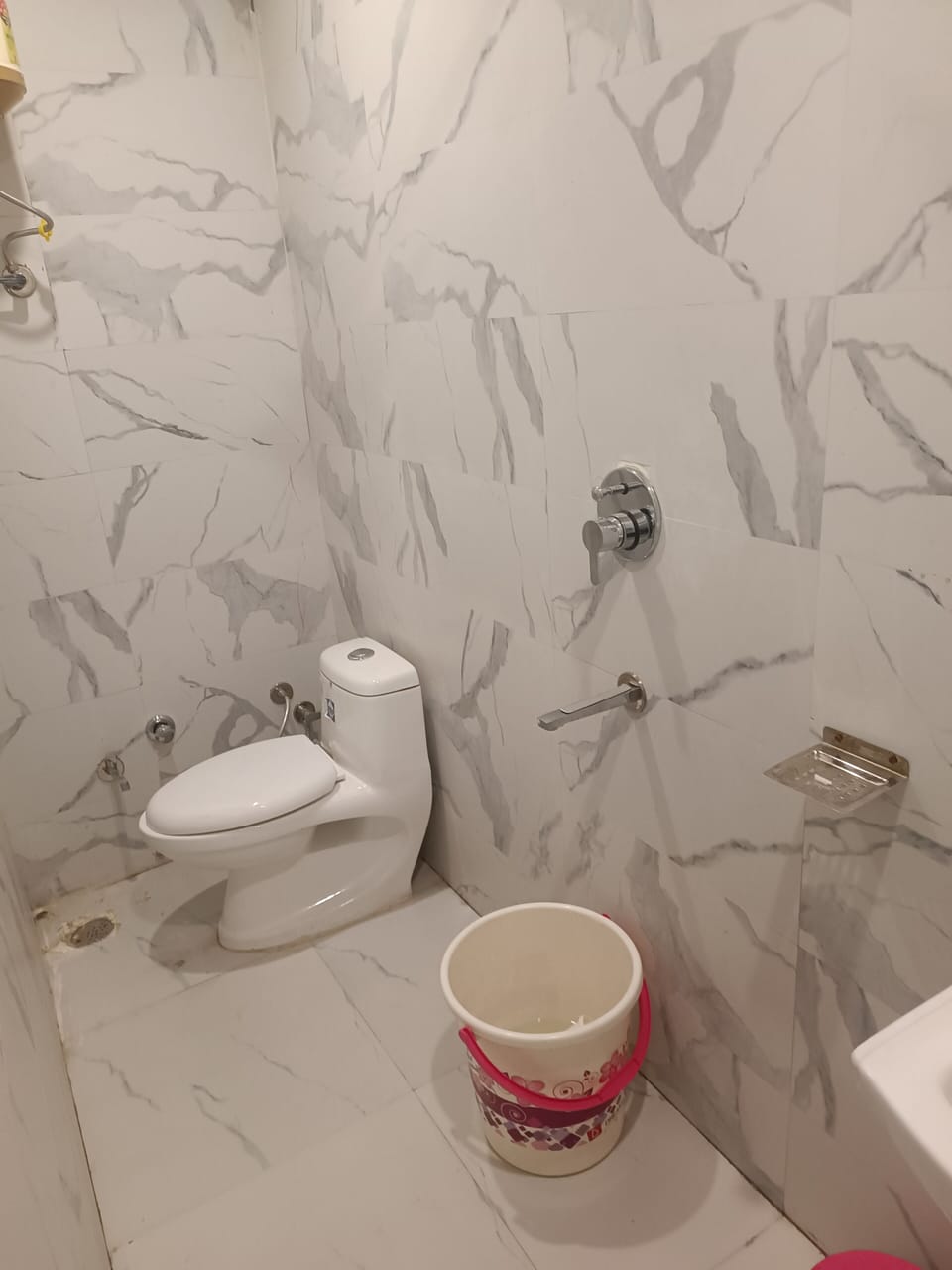 Deluxe Double Room | Bathroom | Shower, slippers, towels