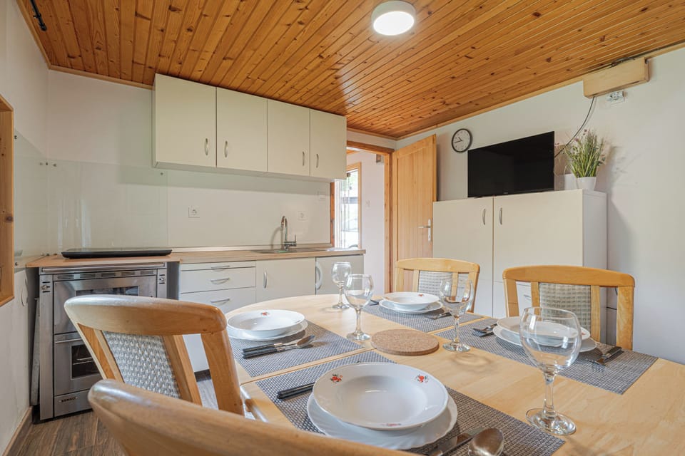 Family House, Multiple Bedrooms, Mountainside (Hideaway Lodge Trtinka) | Dining