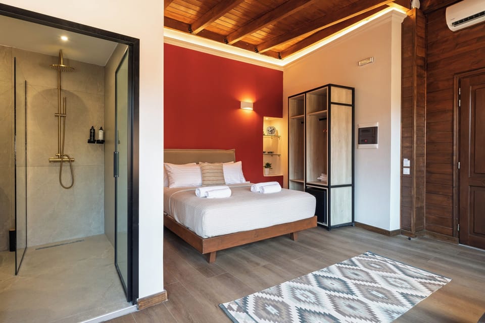 Ikaros Luxury Suite with In-Room Hot Tub 1st floor | In-room safe, free WiFi