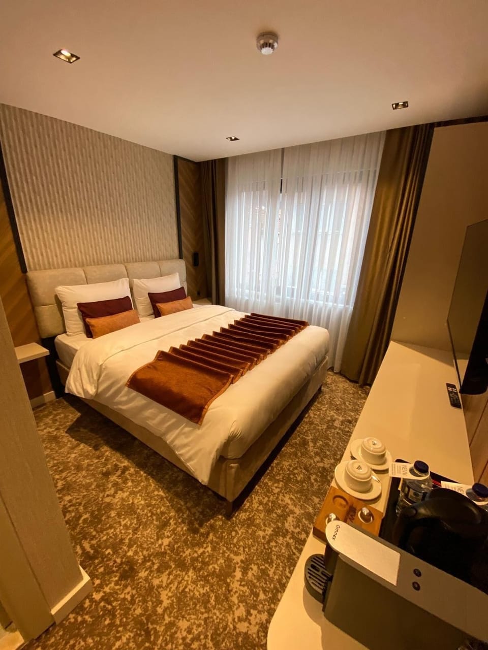 Standard Room, City View | In-room safe, blackout drapes, iron/ironing board, free WiFi