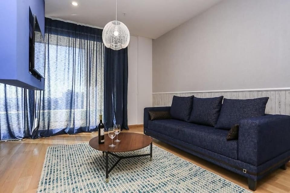 Deluxe Apartment, Lanai, City View | Living area