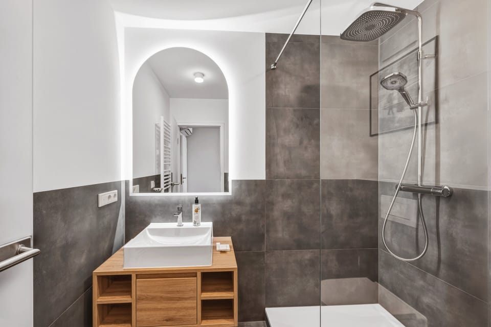Junior Studio Suite, Balcony, City View | Bathroom | Shower, hair dryer, slippers, towels