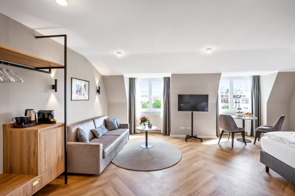 Luxury Quadruple Room, City View | Living area | Printers