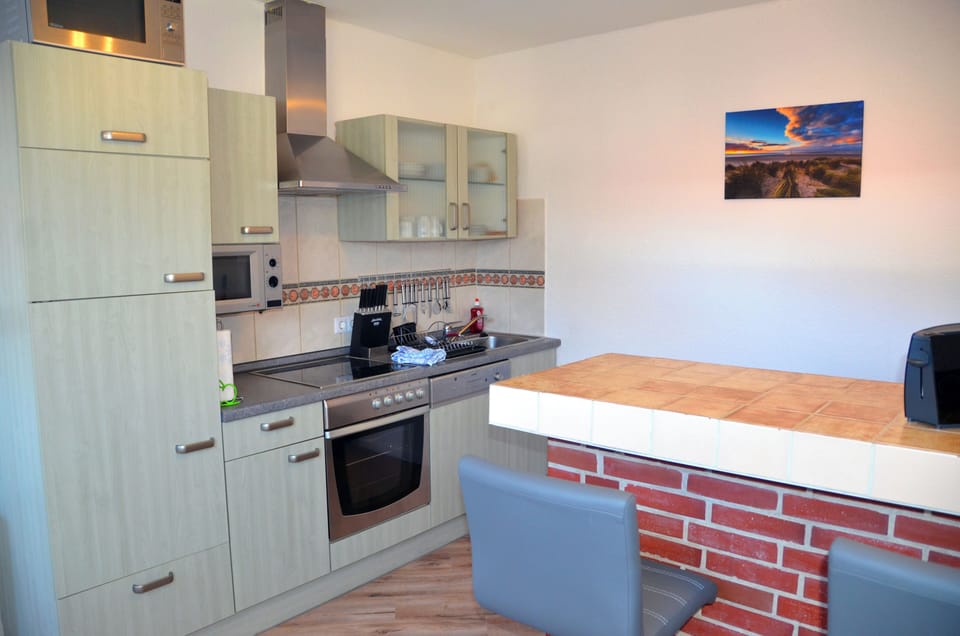 Classic Apartment, Garden View | Private kitchen
