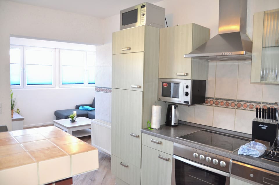 Classic Apartment, Garden View | Private kitchen
