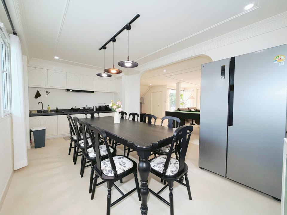 Family Villa, 5 Bedrooms, Private Pool | Dining