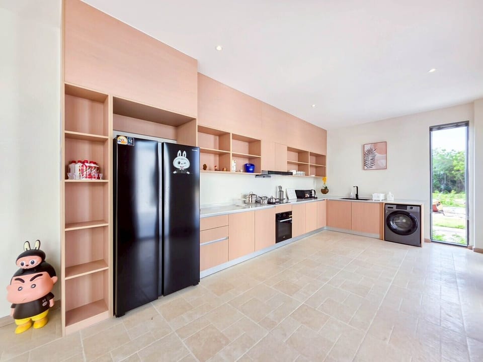 Family Villa, 5 Bedrooms, Private Pool, Beach View | Private kitchen | Fridge, microwave, stovetop